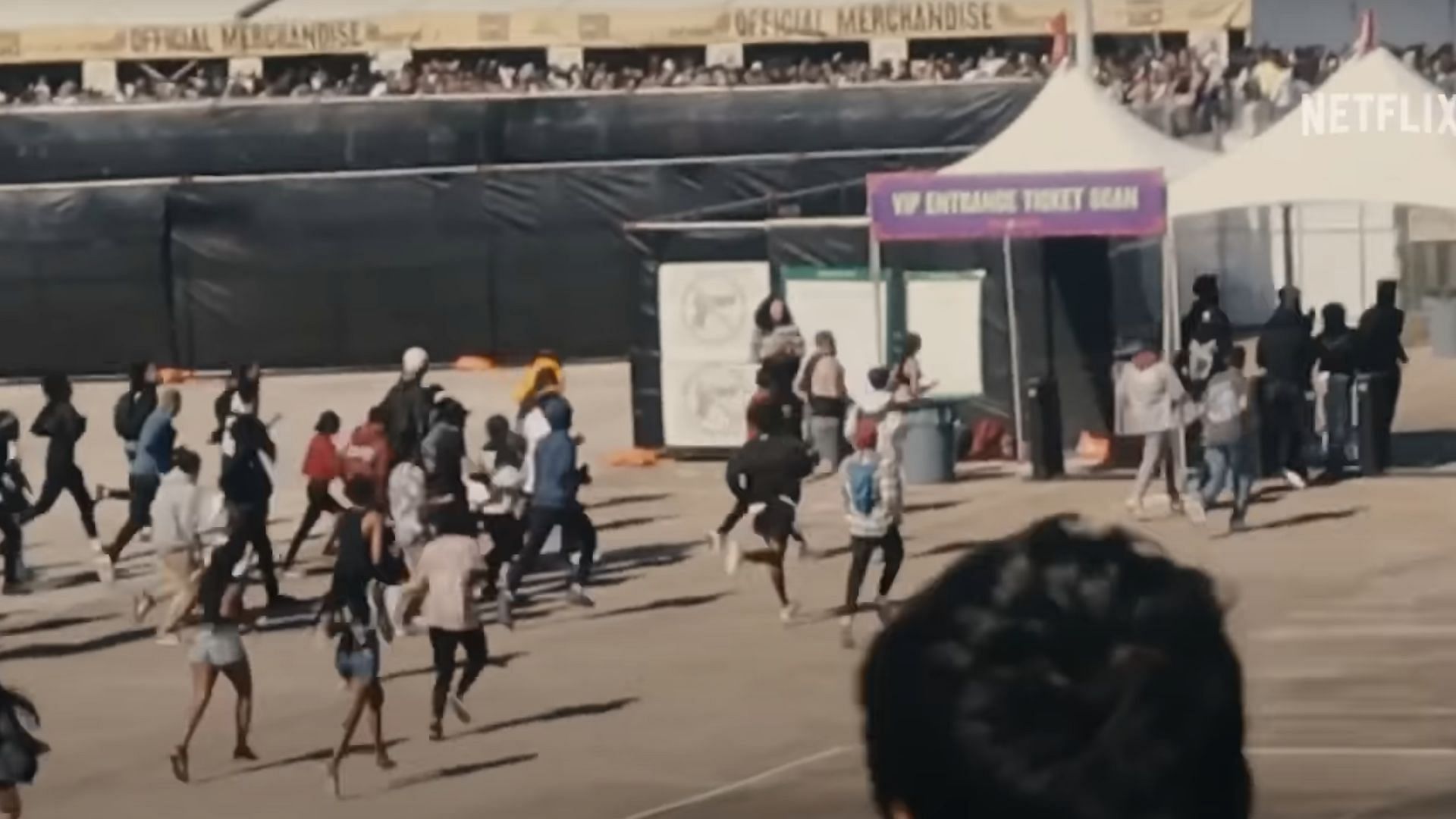 Fans rushing into the venue by breaking security protocol (Image via YouTube/Netflix)